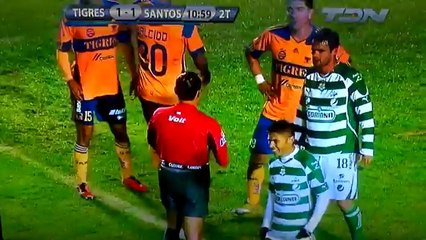 Un arbitre suspendu pour avoir utilisé deux cartons jaunes différents