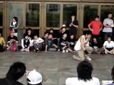 Il se brise le bras en faisant du break dance