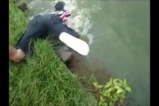 Christian pêche un très gros poisson