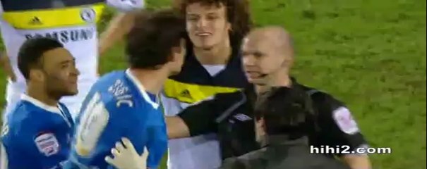 David Luiz écrase le visage de Zigic