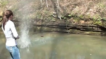 Un arc-en-ciel en tirant dans l'eau