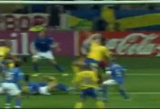 L'aile de pigeon d'Ibrahimovic contre l'Italie (2004)