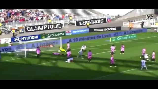 Le retourné acrobatique de Michel Bastos