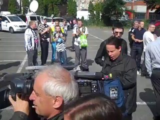Les  supporters carolos fêtent le départ de Bayat