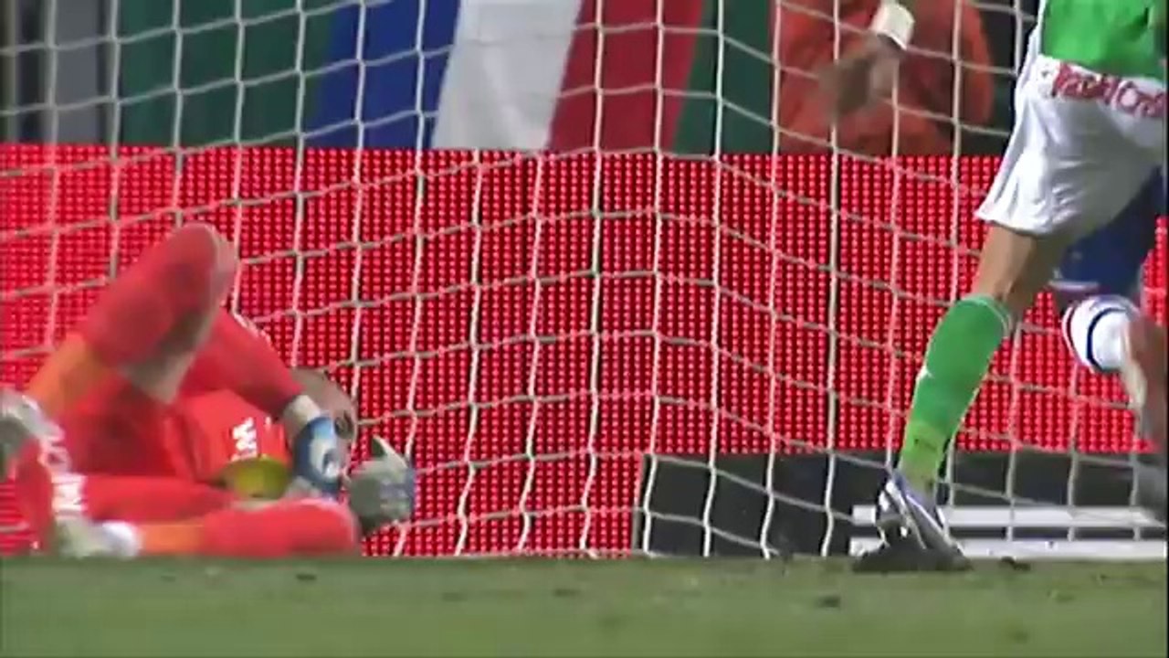 Le coup-franc surpuissant de Michel Bastos contre Saint-Etienne