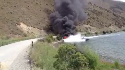 Comment éteindre un bateau en feu?