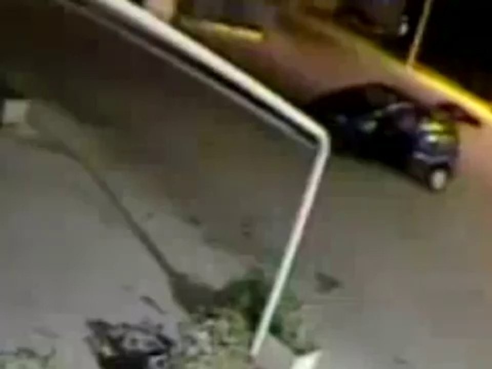 Le champion du monde des voleurs oublie son frein à main