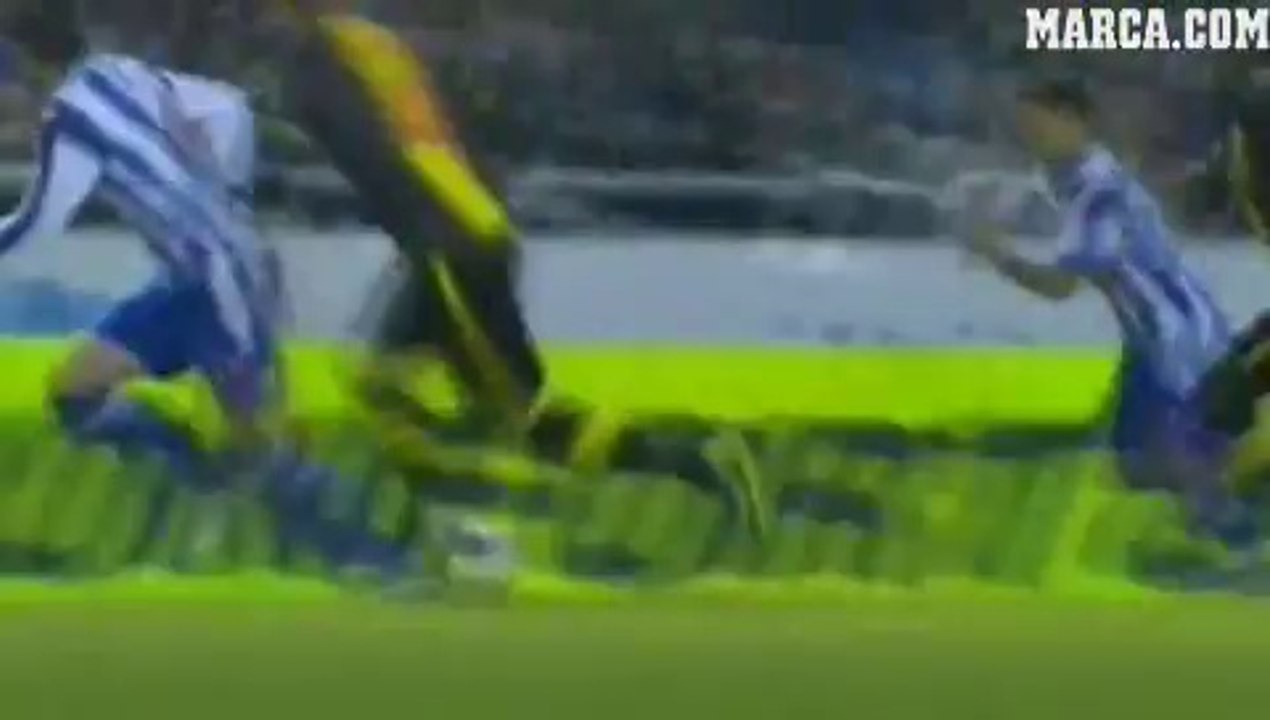 Romaric tacle l'arbitre assistant