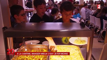 A côté de Lyon, une cantine scolaire lutte contre le gaspillage alimentaire.