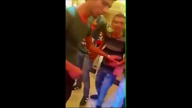 Hunharca Halay Çeken Gençler