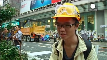 La policía desaloja algunas calles de Hong Kong ocupadas por los estudiantes