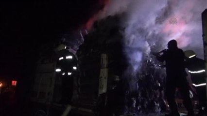 Orhangazi'de 13 Ton Kumaş Yüklü Kamyon Yandı