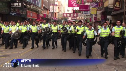 Hong Kong police swoop in on democracy protest site