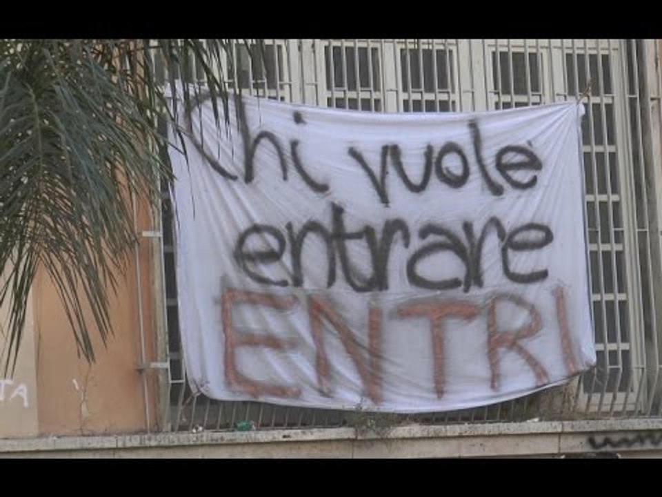Napoli - Liceo Umberto, psicosi crolli: gli studenti protestano -1- (16.10.14)