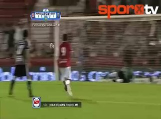 Riquelme takımını ipten aldı!