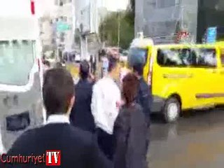 Kadıköy'de trafik kavgasında çay bardağı kullanıldı: 2 yaralı