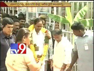 KCR prays at Lakshminarasimha Swamy temple at Yadagirigutta - Tv9