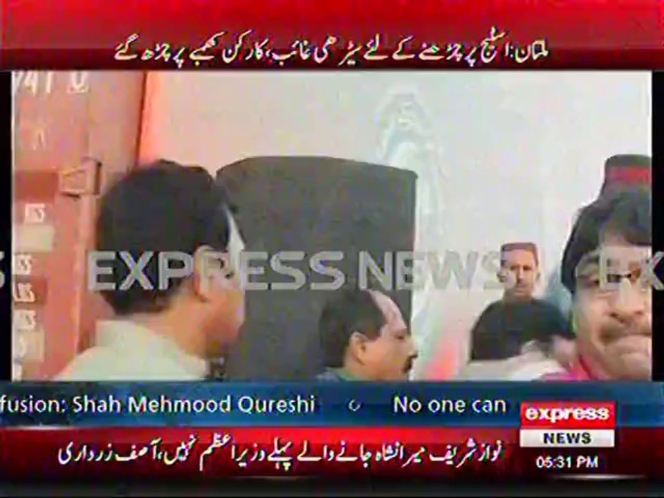Shakeel Anjum Beeper With shaikh rasheed at PTI Jalsa 10-10-2014