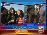 Hum Jaante hain Imran Khan se kuch hone nahi wala , hum just fun ke liye aye hain :- Young Girl in PTI Sargodha Jalsa