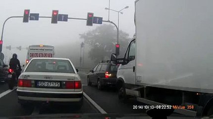 Ne pas sortir d'une voiture remorquée !!