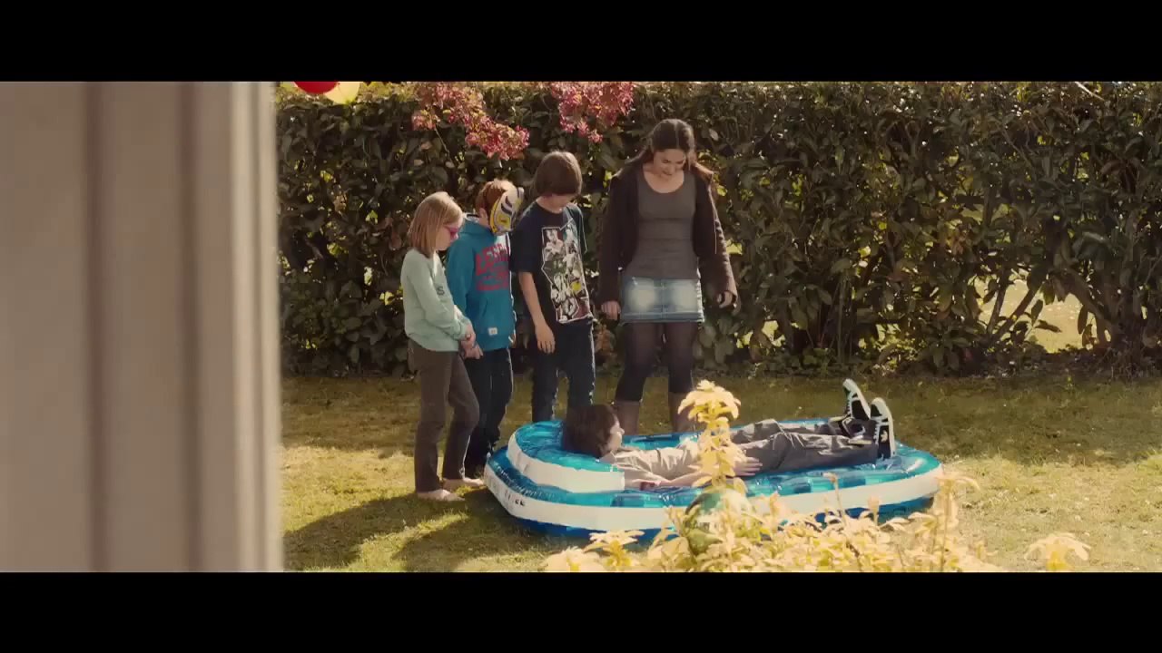 Queens of the Ring Official Trailer (2014) - Marilou Berry, Nathalie Baye Movie