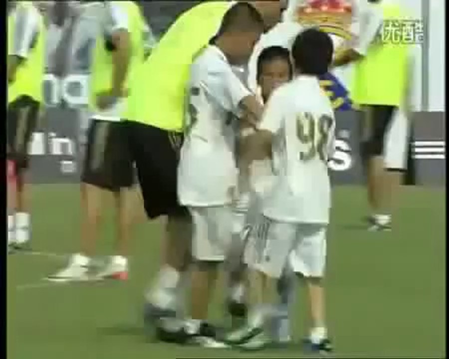 Real Madrid 109 Çinli çocuga karşı