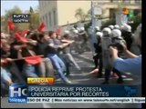 Grecia: policía reprime protesta universitaria por recortes