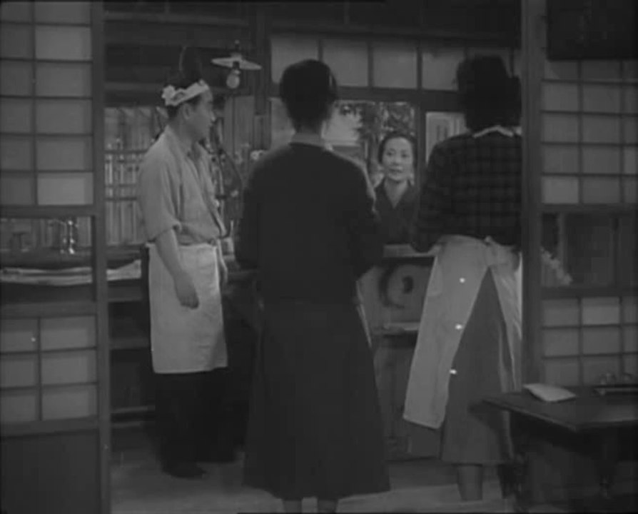 La Mère (52) : Scène de la coiffure