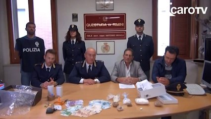 下载视频: Icaro TV. Sequestrato mezzo chilo di cocaina a Rimini. Arrestata cameriera