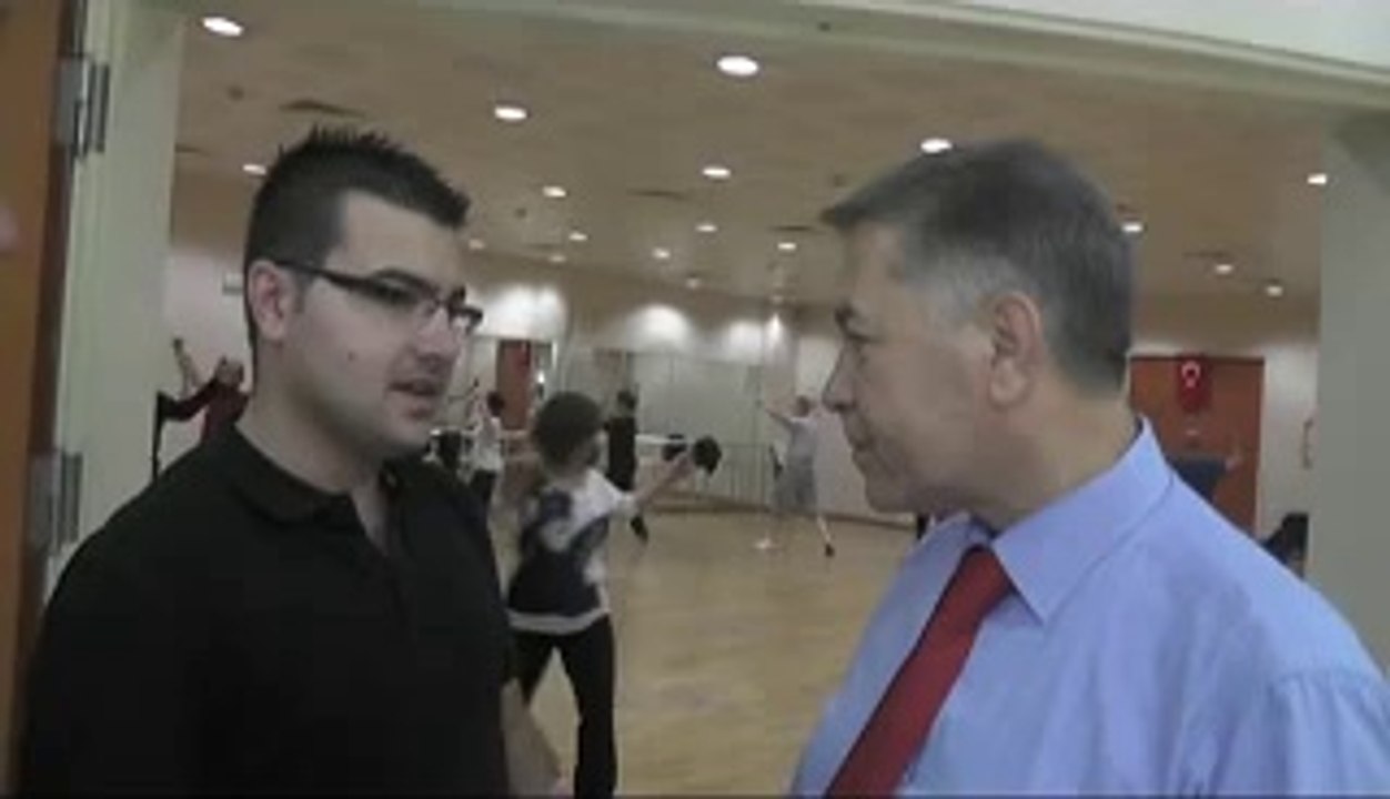 UŞAK AYNA HALK OYUNLARI VE GENÇLİK SPOR DERNEĞİNİ SİZLER İÇİN ZİYARET ETTİK. KURSİYERLER İLE BİZDE HALK OYUNU KURSUNA KATILDIK. KULÜP YETKİLİLERİNDEN ÇALIŞMALARI HAKKINDA BİLGİLER ALDIK. SIRADAKİ HABERİMİZ ART FARKI İLE SİZLERLE…