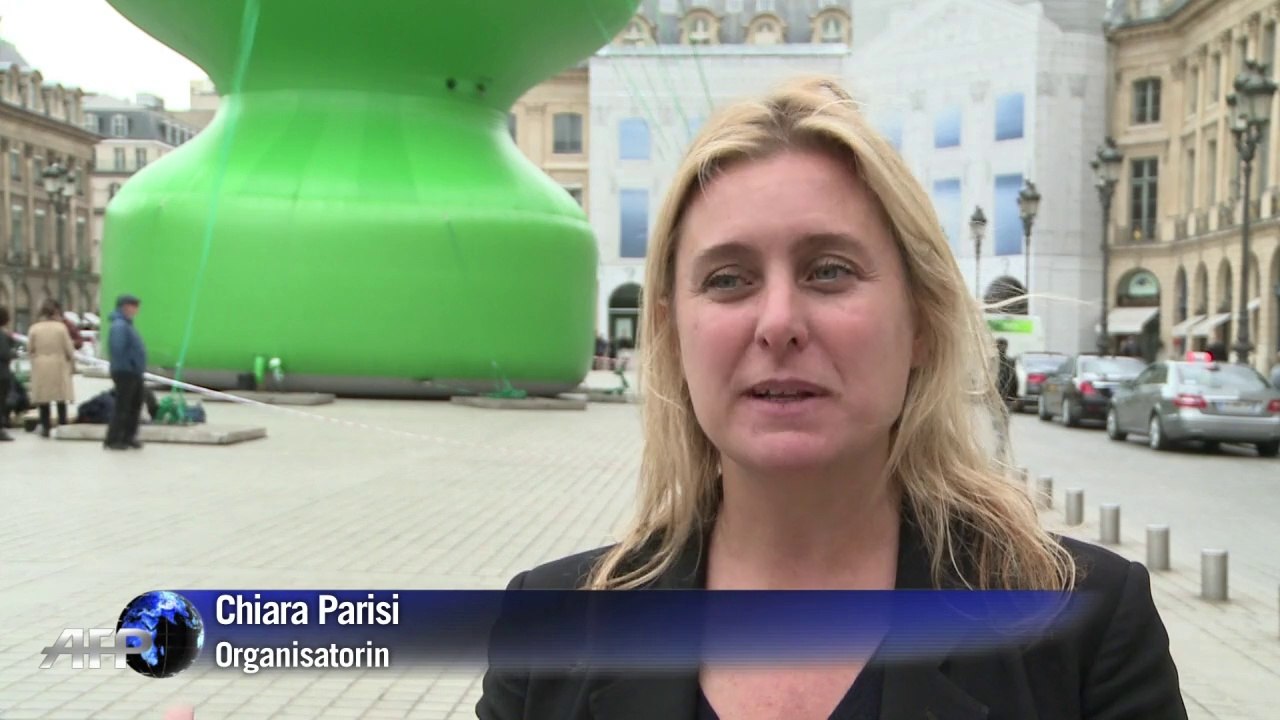Dildo oder baum? kunstobjekt irritiert pariser