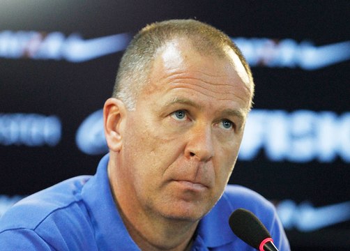 Torcedores comentam manutenção de Mano Menezes