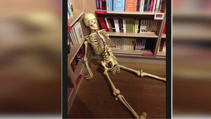 American Tourist Locked in London Bookstore Uses Twitter to Get Free