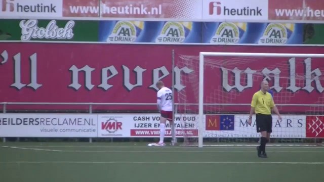 Jogador faz xixi em campo no Campeonato Holandês