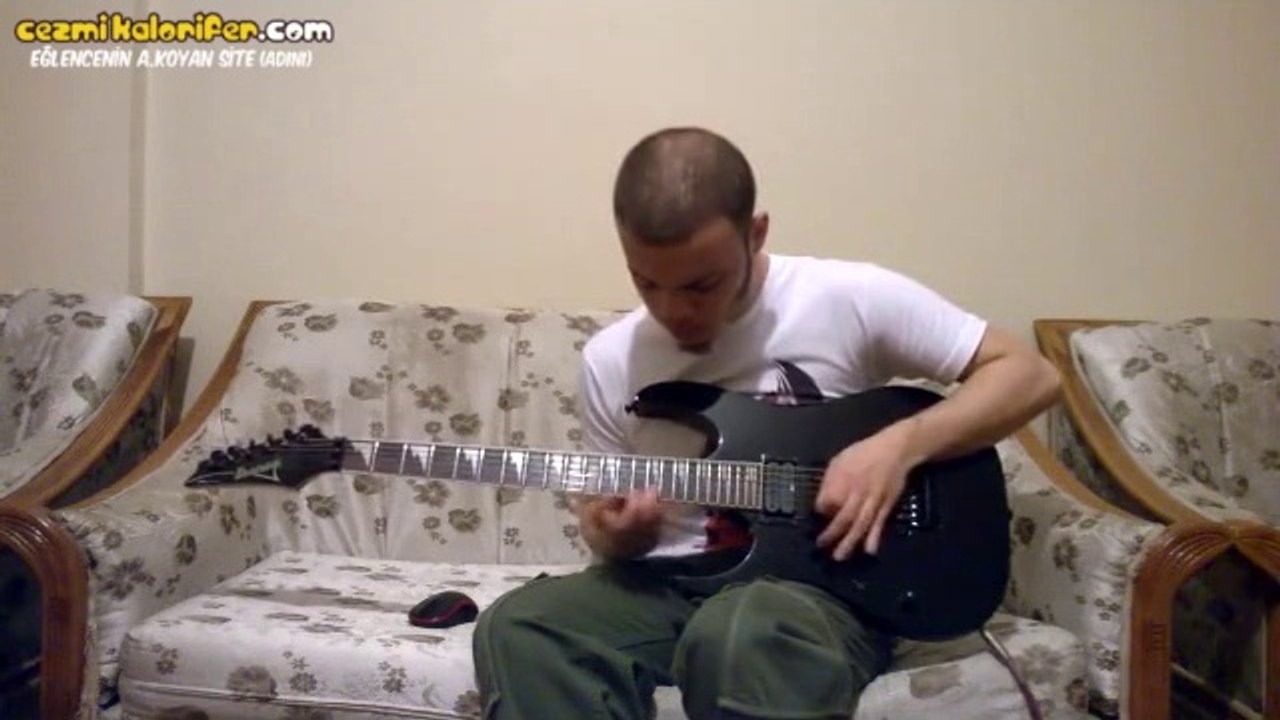 Elektro Gitar İle Mario Üsküdara Gider İken