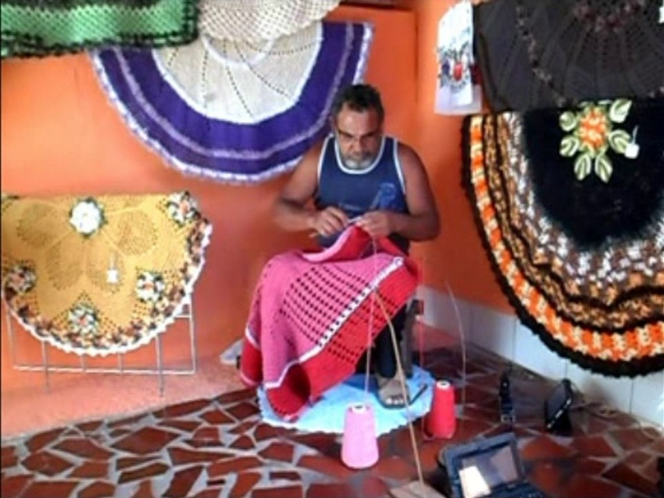 COM BEL E CLARI CROCHE  MAIS UMA AUDACIA DO MENINO NO CROCHE  7