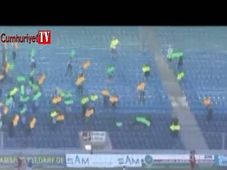 Tribünde eşi benzeri görülmemiş protesto
