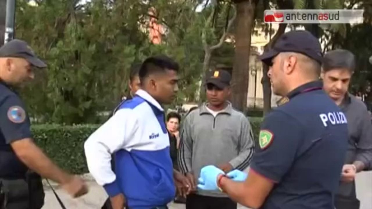 TG 17.10.14 Bari, controlli della polizia in Piazza Umberto