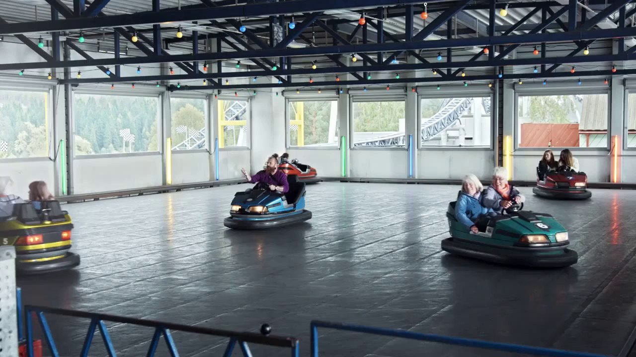 Bumper cars cannot bump because of City emergency braking system : VW commercial