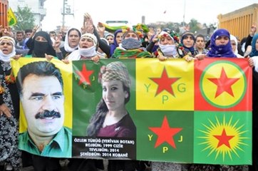 Kobani'de Çatışmada Ölen Özlem'in Tabutunu Kadınlar Taşıdı