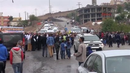 Kobani'de Çatışmada Ölen Özlem'in Tabutunu Kadınlar Taşıdı