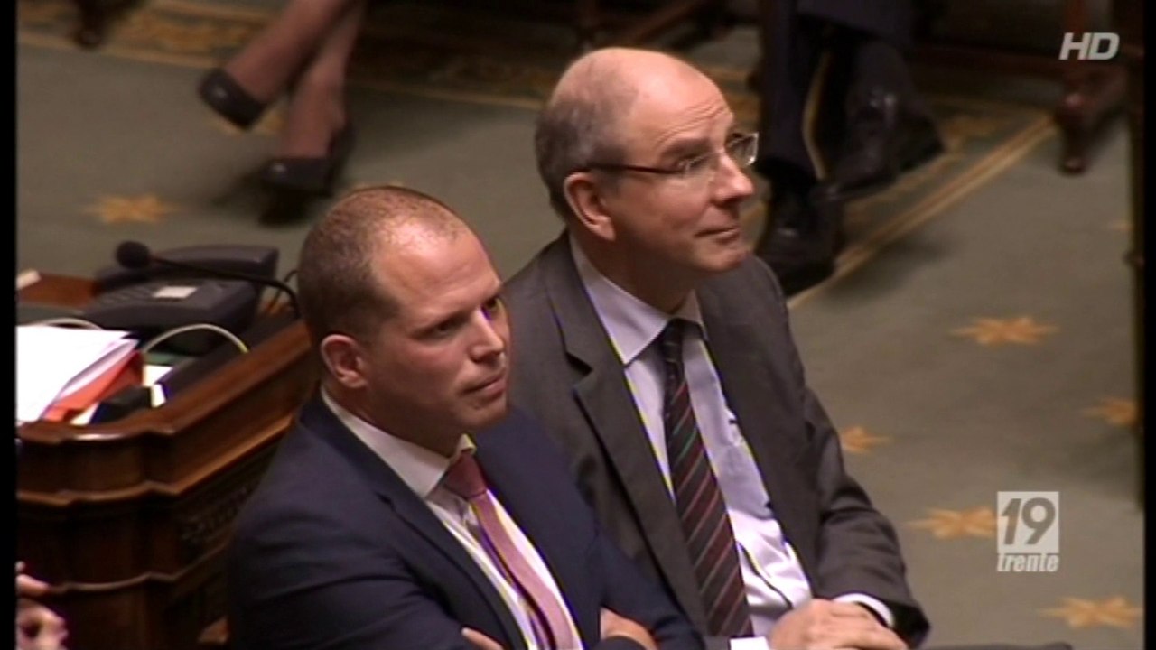 Belgique: la N-VA fragilise déjà le gouvernement Michel