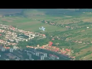 Garajda Uçak Yapıp Gökyüzünde Süzülmek