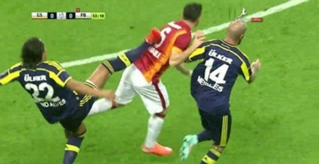 Bruno Alves, Derbide Kırmızı Kart Gördü