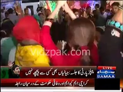 Sharmeela farooqi dancing to welcome Bilawal Bhutto Zardari part 2