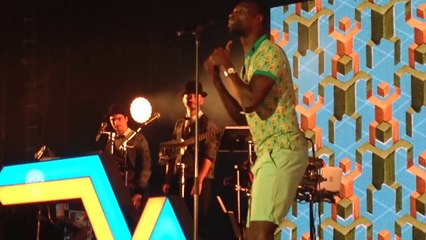 Omar Sy chante Papaoutai de Stromae