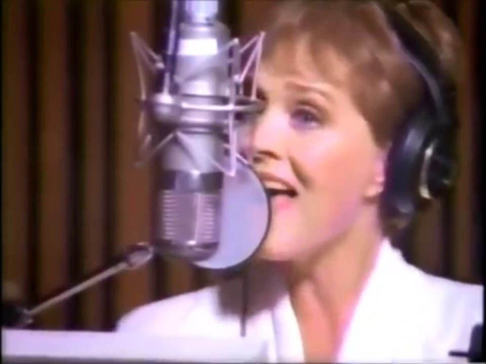 JULIE ANDREWS & BEN KINGSLEY – Shall We Dance (HD)