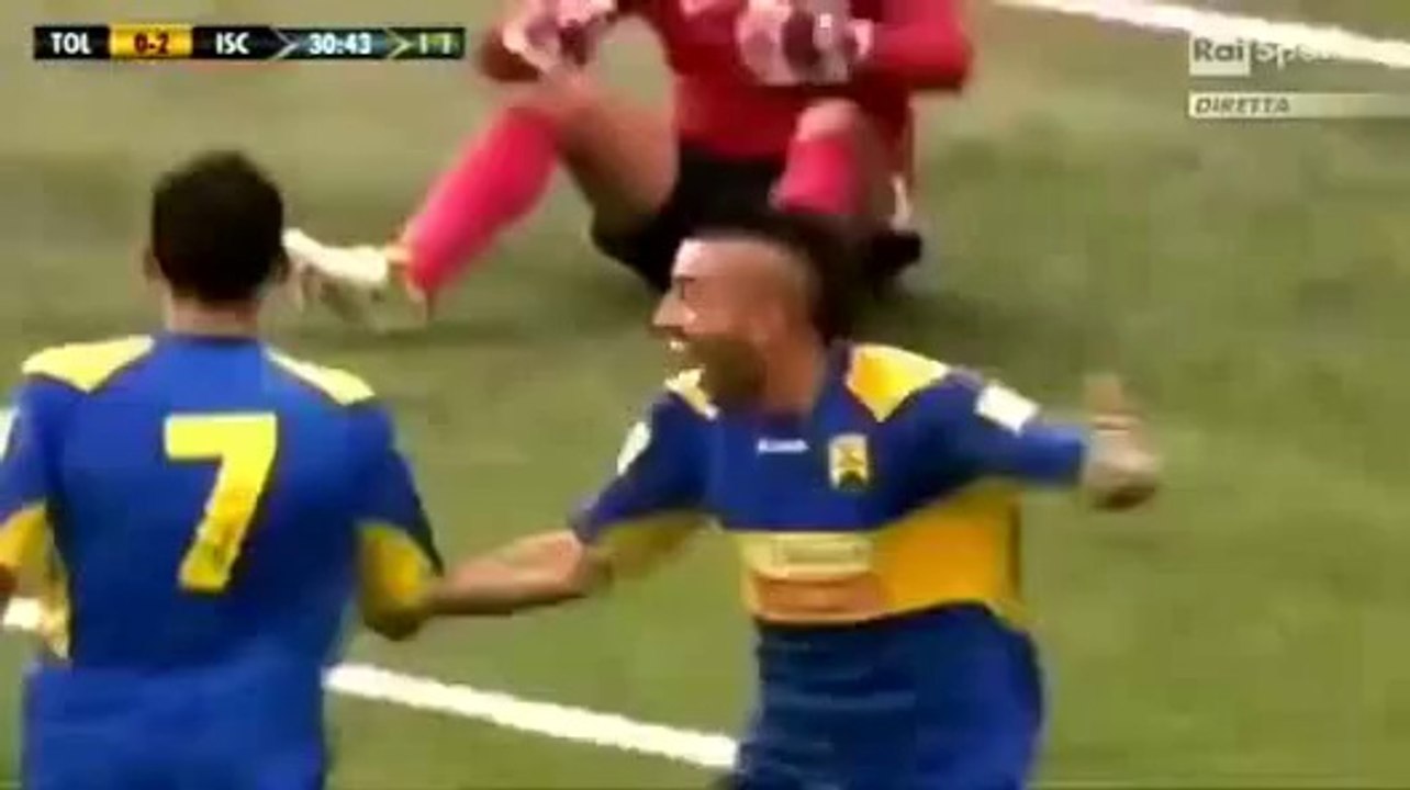 Rüzgar yüzünden kendi kalesine gol atan kaleci