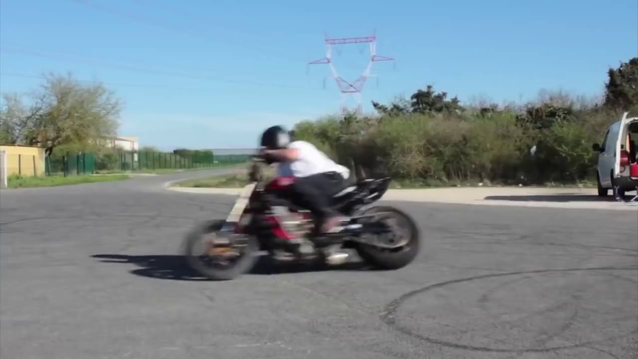 Bu Motorcu Çıldırmış Olmalı - Araba Tutkum