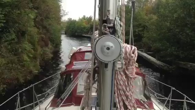 Andree Anne Rachel 2014:Video du canal Canal Crinan , c est très étroit ici!